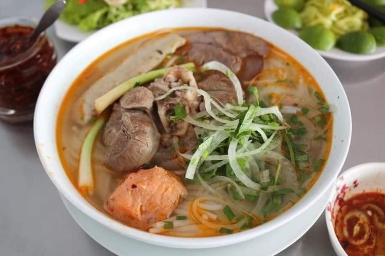Bún bò Huế - Spicy Beef Noodle Soup