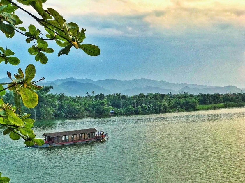 Sông Hương thơ mộng